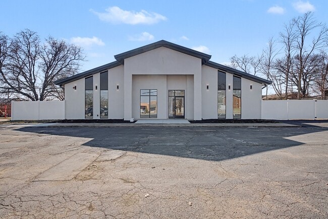More details for 207 Iris Dr, Hendersonville, TN - Retail for Sale