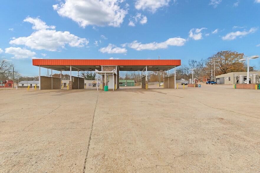 1045 N 1st St, Milan, TN à vendre - Photo du bâtiment - Image 2 de 16