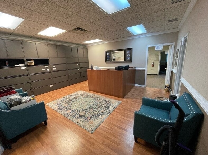 10001 Courtview Ln, Chesterfield, VA for lease - Building Photo - Image 3 of 10