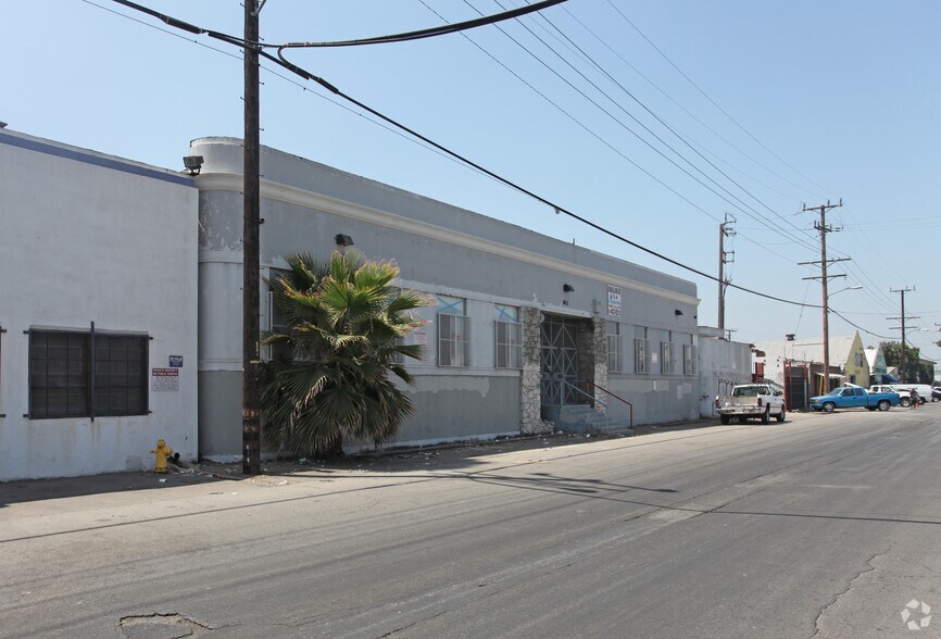 810 E 59th St, Los Angeles, CA à louer - Photo principale - Image 2 de 7