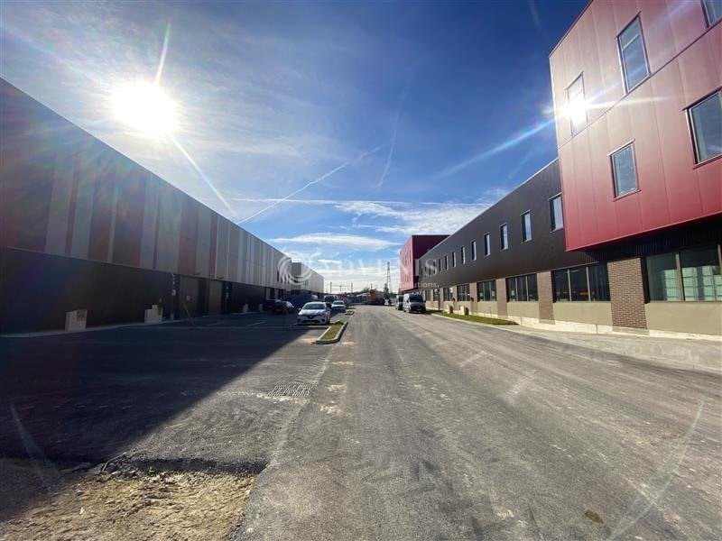 Avenue Des Louvresses, Gennevilliers for lease Building Photo- Image 1 of 13