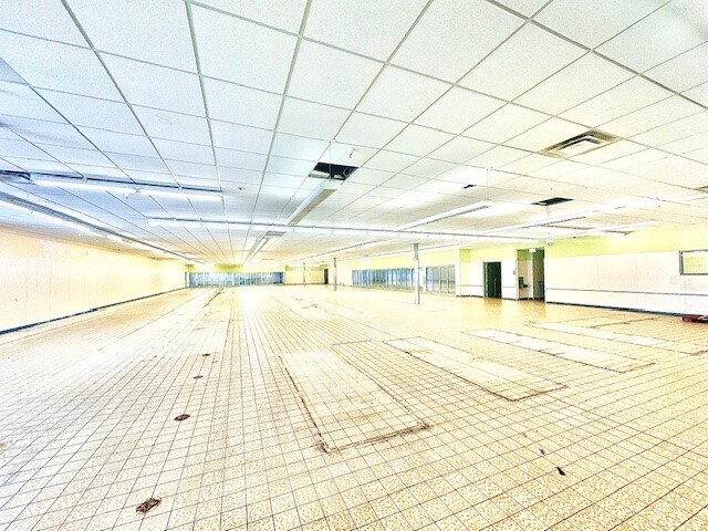 5910 N 2nd St, Loves Park, IL à louer - Photo du bâtiment - Image 3 de 6