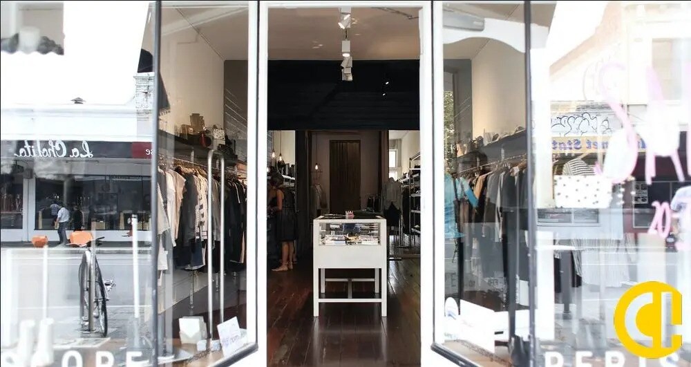 Retail in Lyon for lease Building Photo- Image 1 of 2