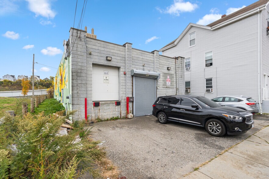 39 De Soto St, Providence, RI à vendre - Photo du bâtiment - Image 2 de 5