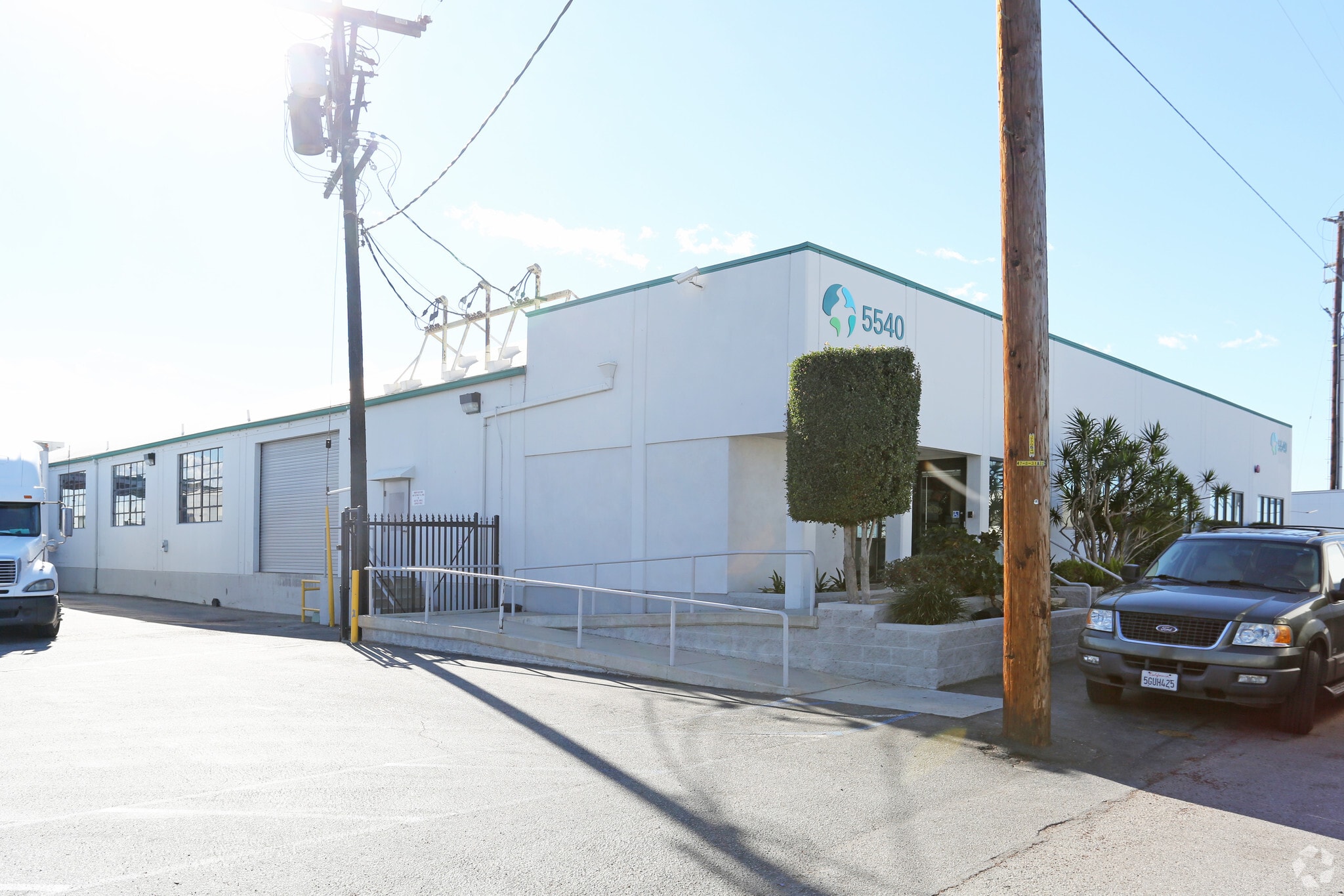 5540 W 104th St, Los Angeles, CA for lease Primary Photo- Image 1 of 16