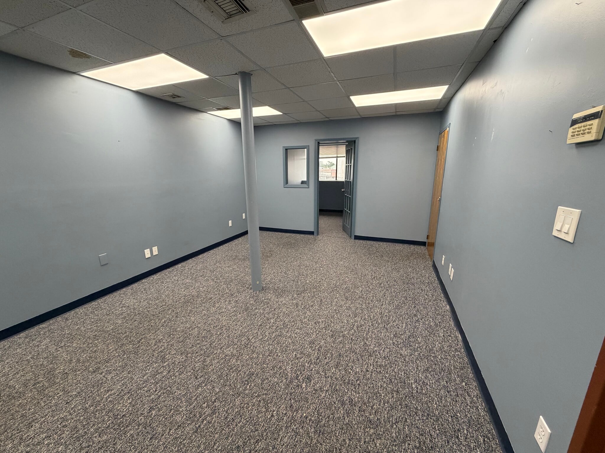 490-520 Hempstead Tpke, West Hempstead, NY for lease Interior Photo- Image 1 of 5