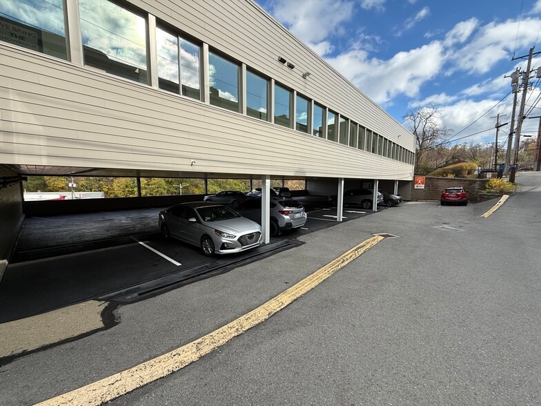 1665 Washington Rd, Pittsburgh, PA for lease - Building Photo - Image 2 of 3