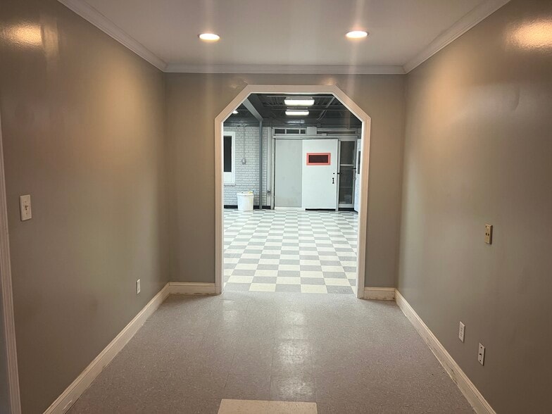 66 Southgate St, Worcester, MA for lease - Building Photo - Image 3 of 9