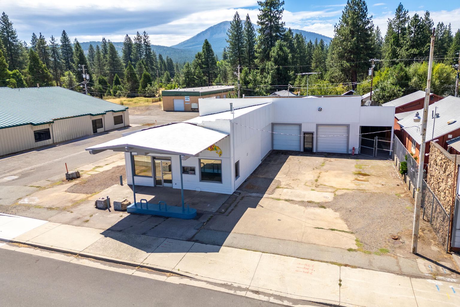 37087 Main St, Burney, CA à vendre Photo du bâtiment- Image 1 de 52