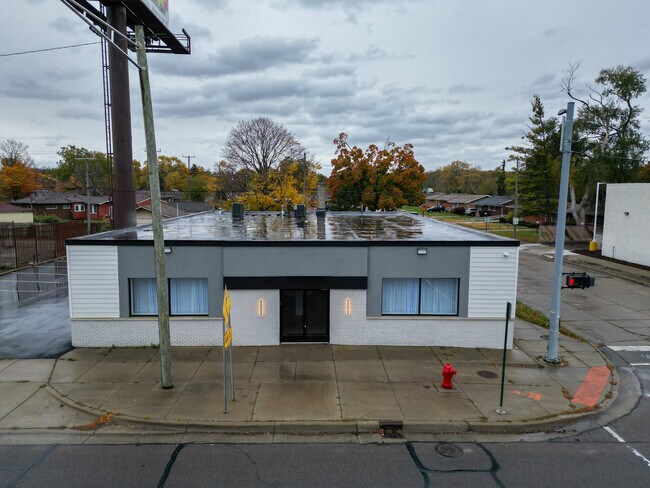 More details for 18685 W 8 Mile Rd, Detroit, MI - Retail for Sale
