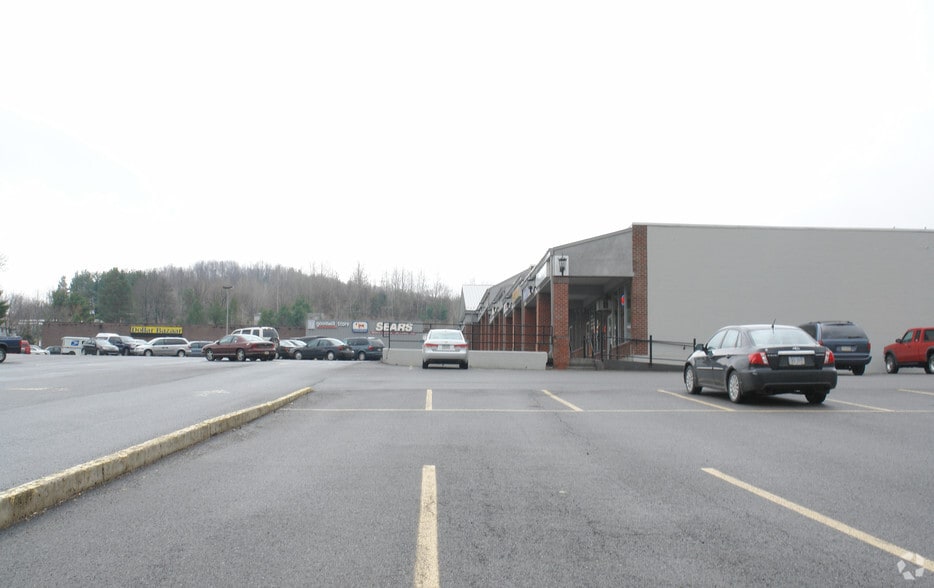 120 Plaza Ln, Wellsboro, PA for lease - Building Photo - Image 3 of 3
