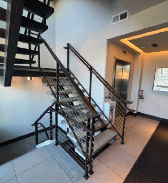 560 Mill St, Reno, NV à louer - Photo du bâtiment - Image 2 de 4