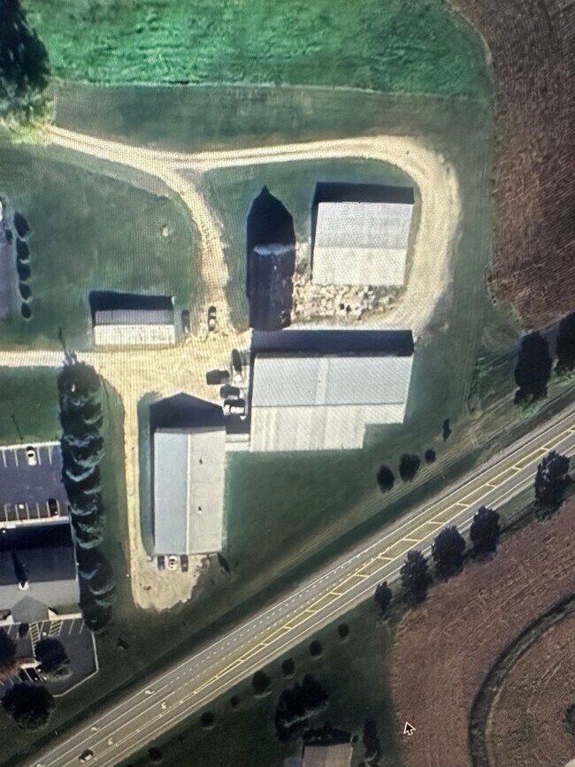 Plus de détails pour 636 S East St, Mount Carroll, IL - Industriel à vendre