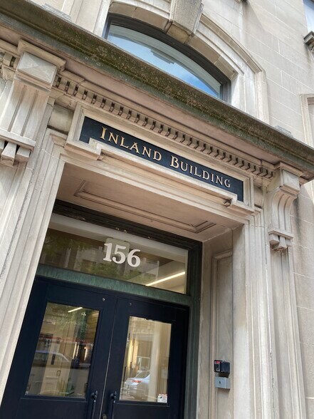 156-160 E Market St, Indianapolis, IN à louer - Photo du bâtiment - Image 2 de 8