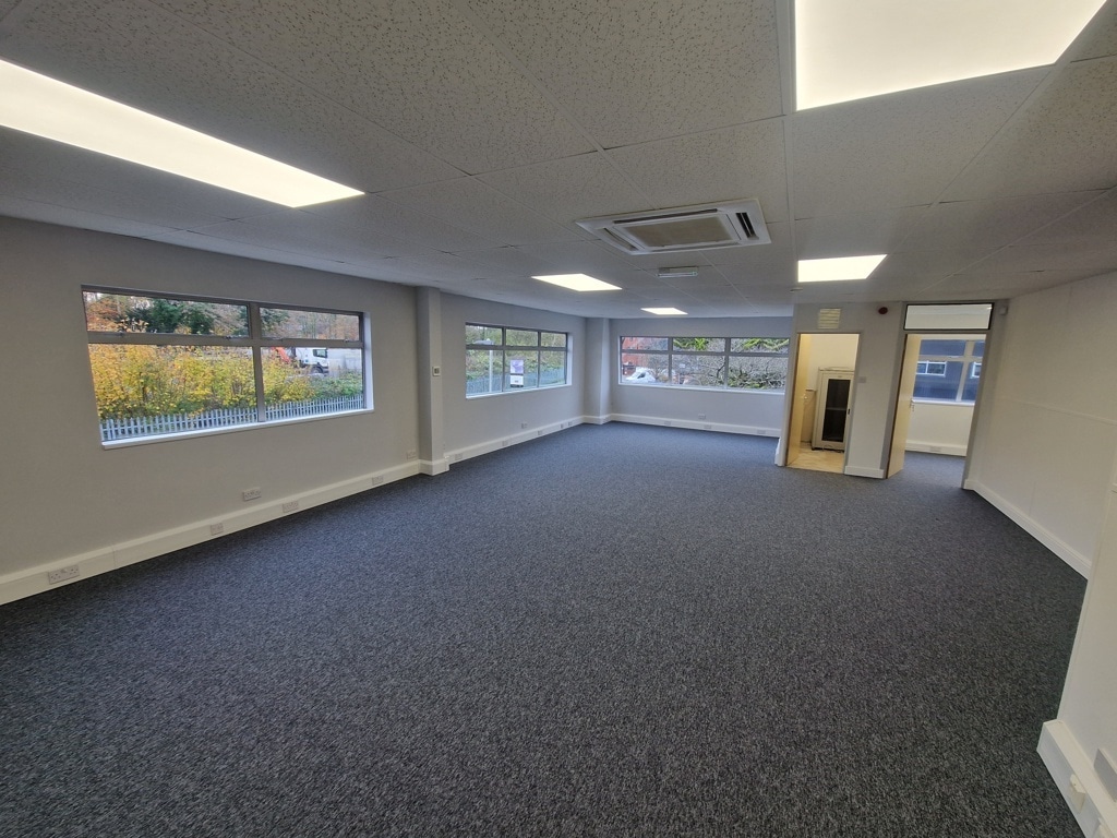 Newbury Rd, Kingsclere for lease Interior Photo- Image 1 of 2
