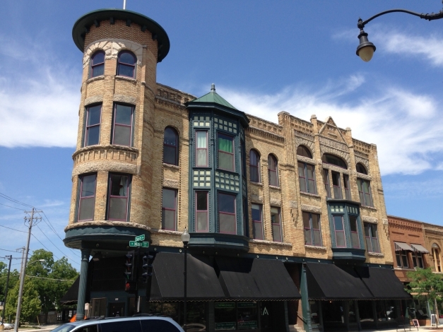 500-505 N Main St, Oshkosh, WI for sale Primary Photo- Image 1 of 1