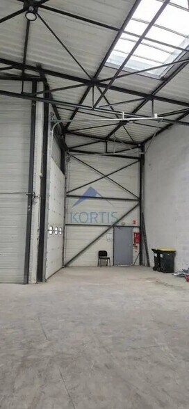 Local d'activités dans Saint-Priest à vendre - Photo intérieure - Image 1 de 9