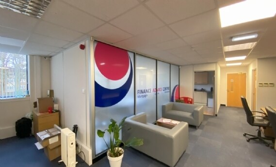 Raynesway, Derby à louer - Photo intérieure - Image 2 de 10