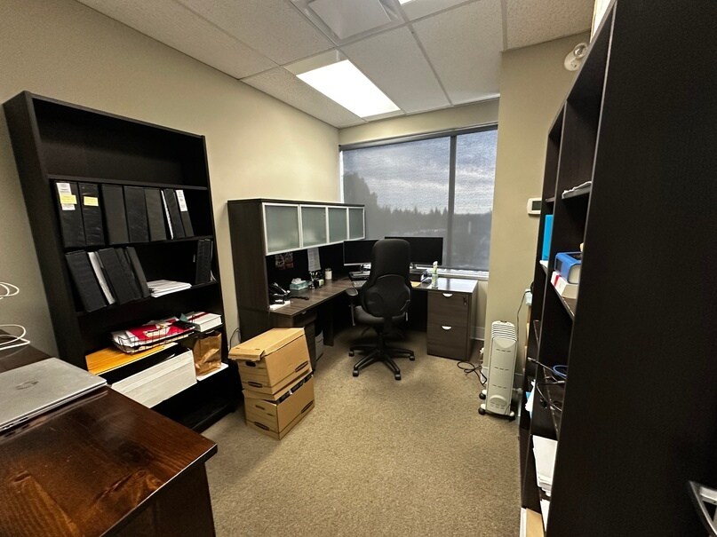 2609 Westview Dr, North Vancouver, BC for lease Interior Photo- Image 1 of 11