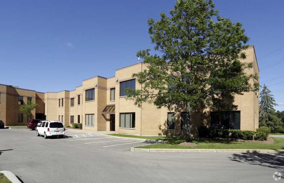 155 Frobisher Dr, Waterloo, ON à louer - Photo du bâtiment - Image 2 de 17
