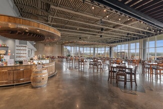 Plus de détails pour 600 Kenseth Way, Cambridge, WI - Commerce de détail à vendre