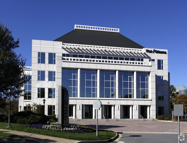 3300 Cumberland Blvd SE, Cumberland, GA à louer - Photo du bâtiment - Image 2 de 5