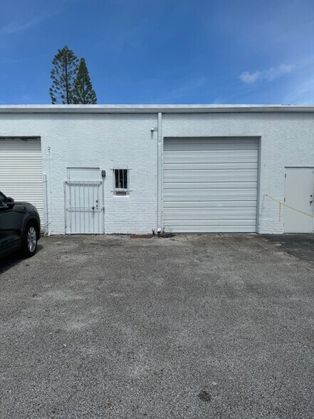 3400 NE 6th Ter, Pompano Beach, FL à louer - Photo du bâtiment - Image 3 de 11