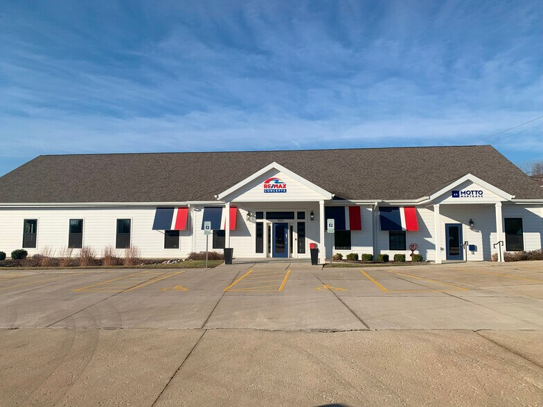 900 36th Ave, Moline, IL à louer - Photo du bâtiment - Image 1 de 4