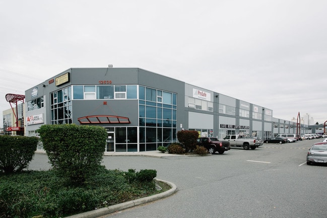 Plus de détails pour 12639 80 Ave, Surrey, BC - Flex à vendre