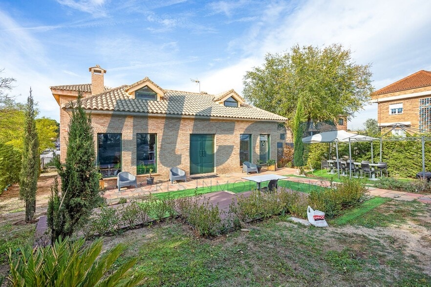 Immeuble residentiel dans Móstoles, Madrid à vendre - Photo du bâtiment - Image 2 de 33