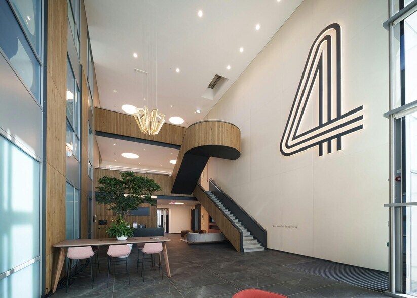 2 Brooklands Rd, Weybridge for lease - Building Photo - Image 3 of 16