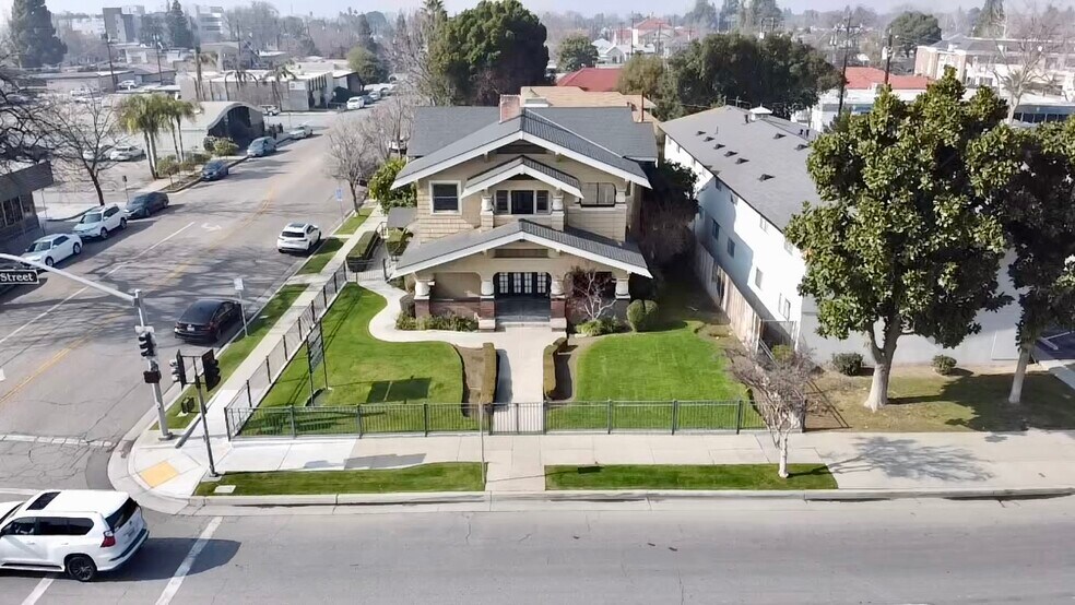 1701 F St, Bakersfield, CA à louer - Photo du bâtiment - Image 3 de 41