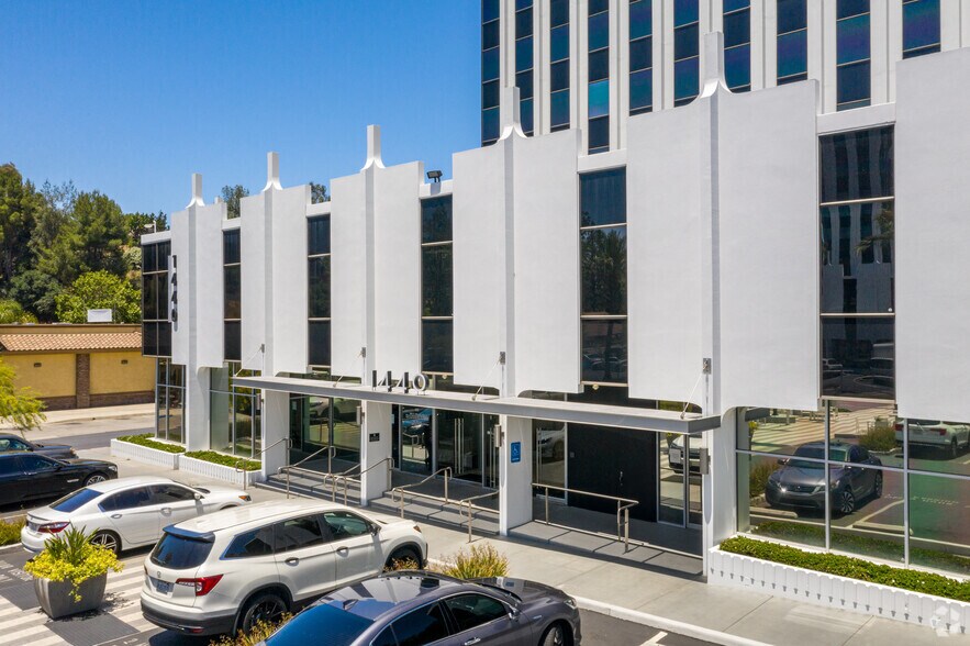 1400 N Harbor Blvd, Fullerton, CA à louer - Photo du bâtiment - Image 3 de 6