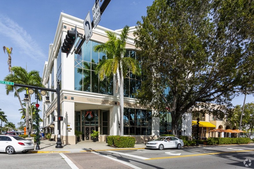 821 5th Ave S, Naples, FL à louer - Photo du bâtiment - Image 3 de 21