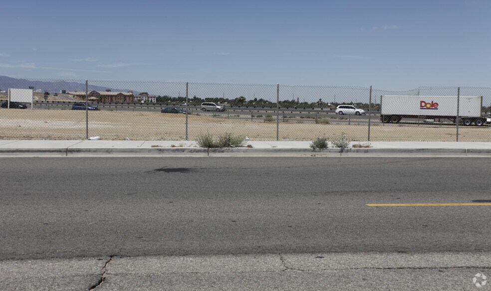 Mariposa Rd, Hesperia, CA à louer - Photo du bâtiment - Image 2 de 5