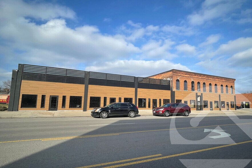 843 N Summit St, Toledo, OH à louer - Photo du bâtiment - Image 1 de 3