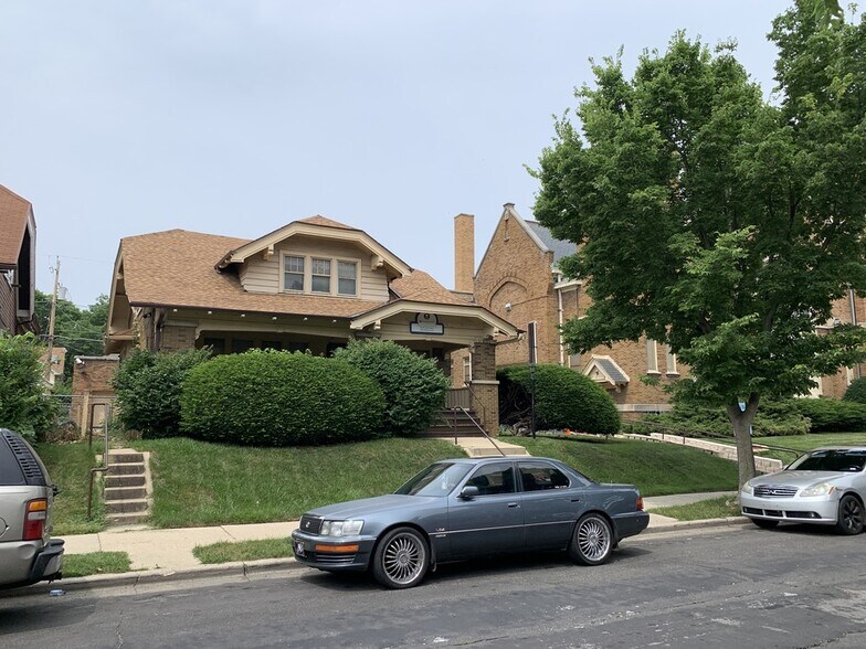 2677 N 40th St, Milwaukee, WI à vendre - Photo du bâtiment - Image 2 de 3