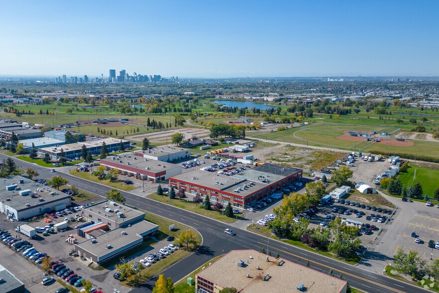 4101 19th St NE, Calgary, AB for sale - Aerial - Image 2 of 7