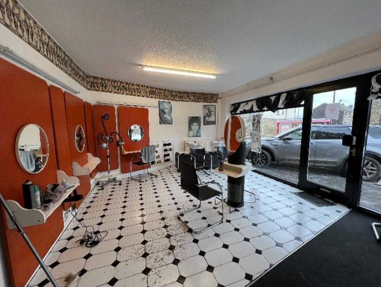 78 Sunny Bank Rd, Mirfield for lease Interior Photo- Image 1 of 2