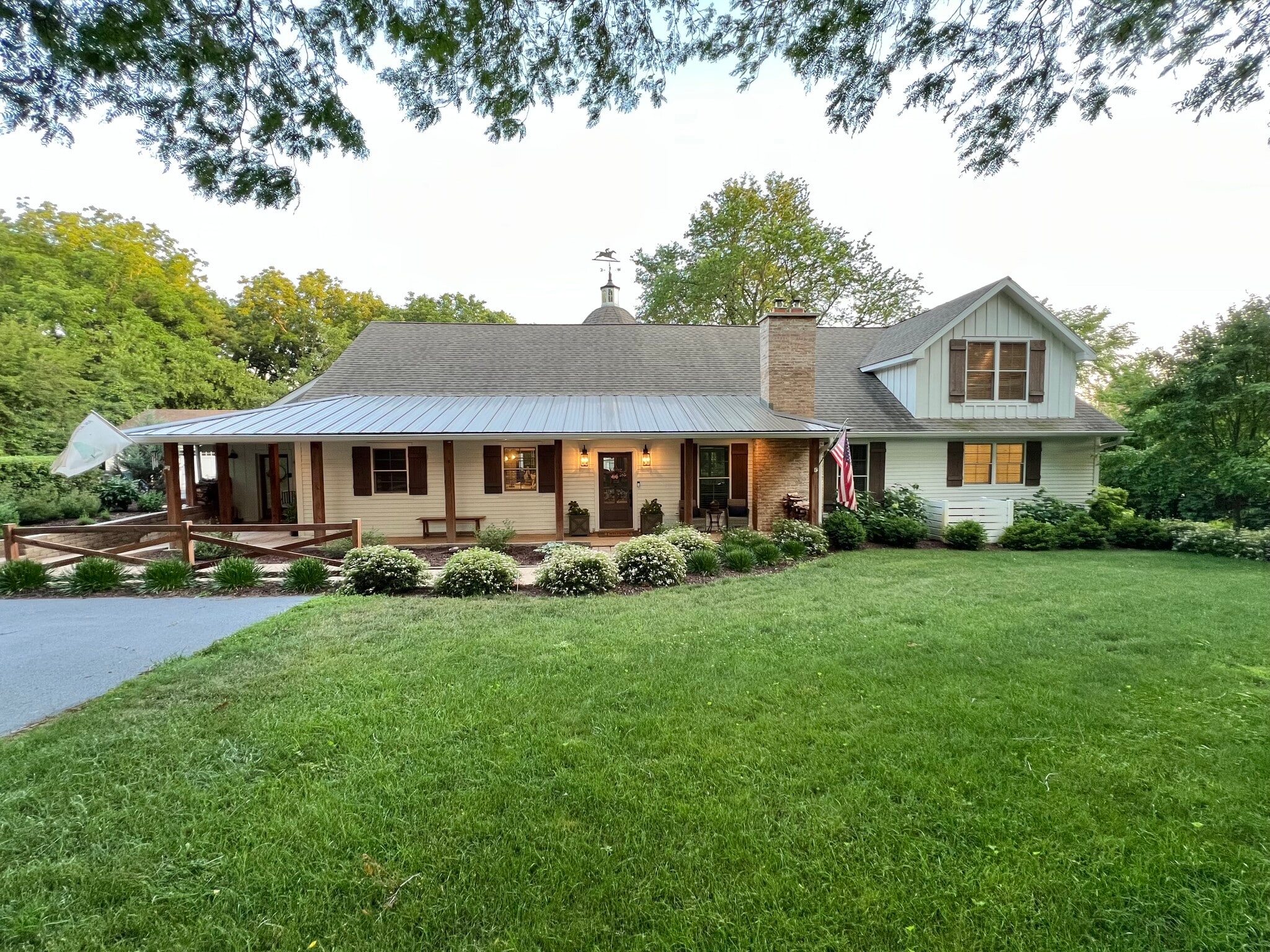 204 Country Commons Rd, Trout Valley, IL for sale Primary Photo- Image 1 of 38