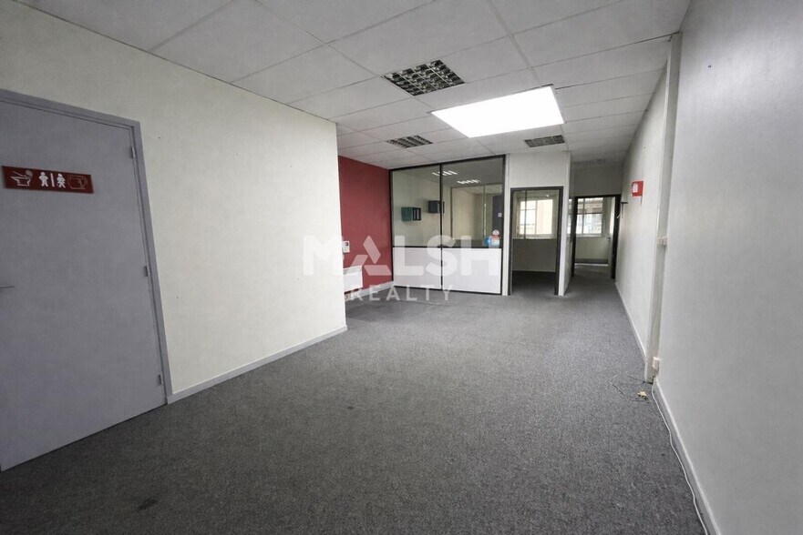 17 Rue Jean Bourgey, Villeurbanne for lease - Building Photo - Image 3 of 13