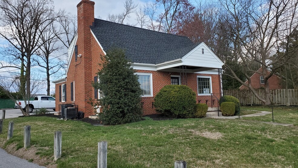 8 E Seminary Ave, Lutherville Timonium, MD for lease - Building Photo - Image 3 of 6