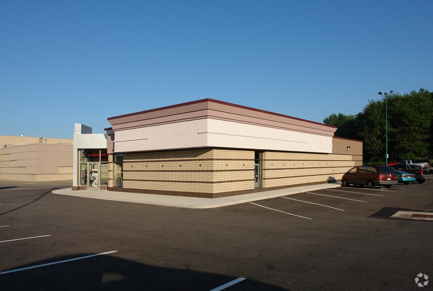 4865 Frank Ave NW, Canton, OH à vendre - Photo du bâtiment - Image 2 de 2