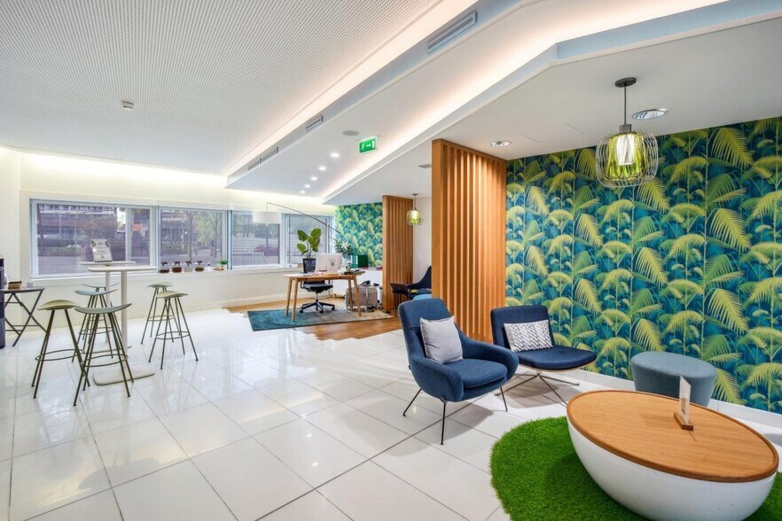 2 Avenue Gambetta, Courbevoie à louer - Photo du bâtiment - Image 3 de 21