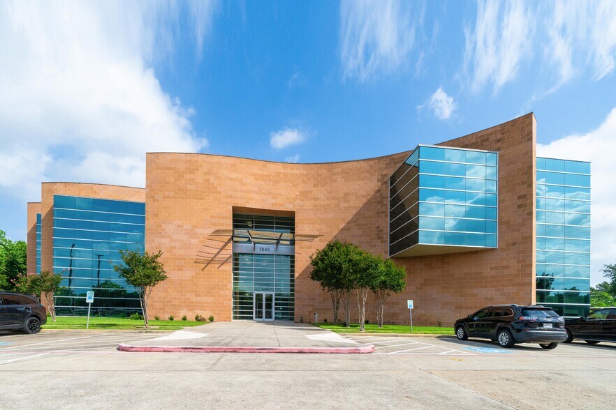 7840 N Sam Houston Pky W, Houston, TX à louer - Photo du bâtiment - Image 3 de 31