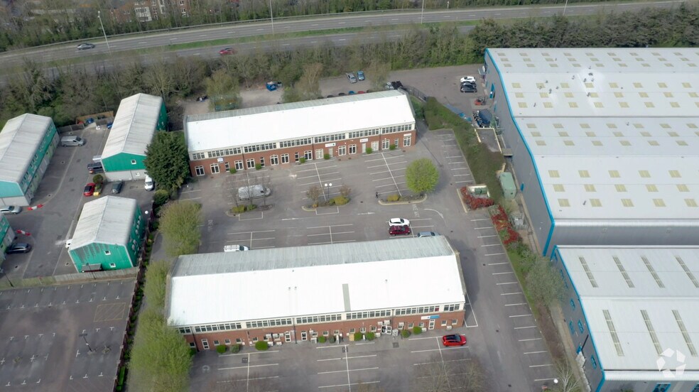 Ely Rd, Reading à louer - Vidéo aérienne - Image 2 de 17