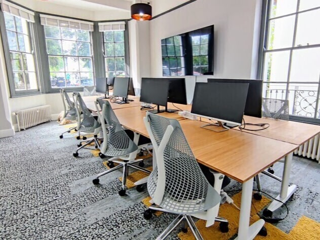 Montpellier Dr, Cheltenham for lease Interior Photo- Image 1 of 4