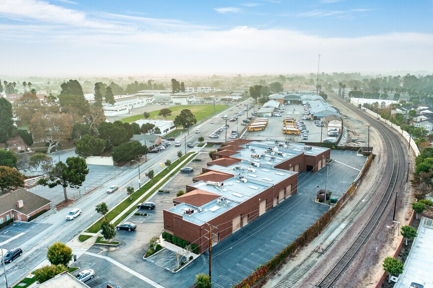 2340 Plaza Del Amo, Torrance, CA for lease - Building Photo - Image 2 of 13