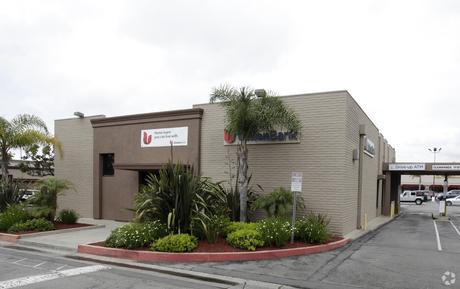 8899 Adams Ave, Huntington Beach, CA for lease - Building Photo - Image 1 of 3