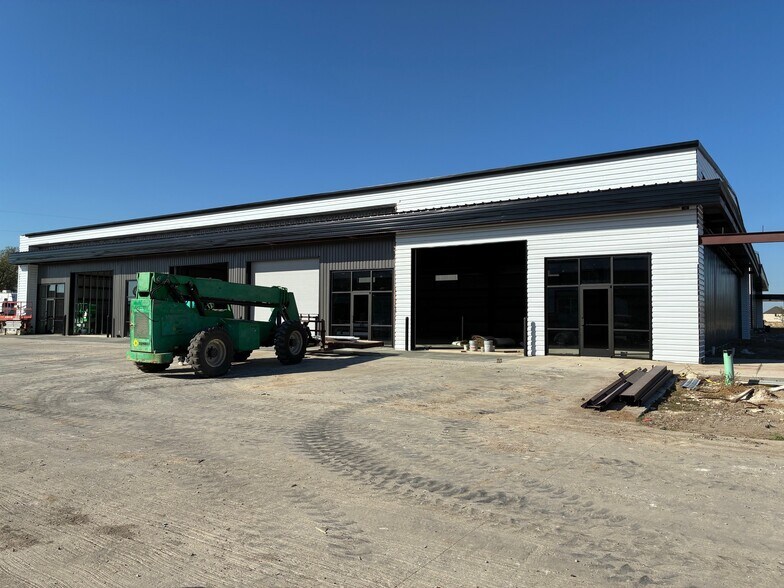 1011 Industrial Way Dr, Anna, TX à louer - Photo du bâtiment - Image 2 de 6